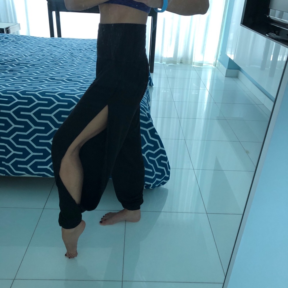 Alo yoga split leg pants